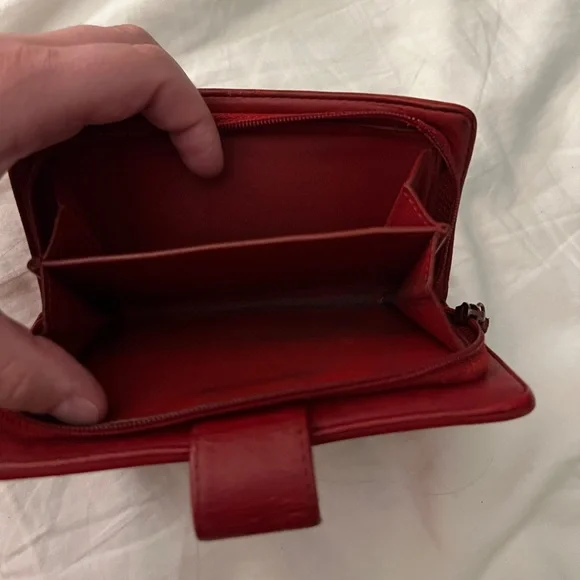 CHANEL Authentic bi-fold wallet camellia leather red silver metal - Picture 2 of 6